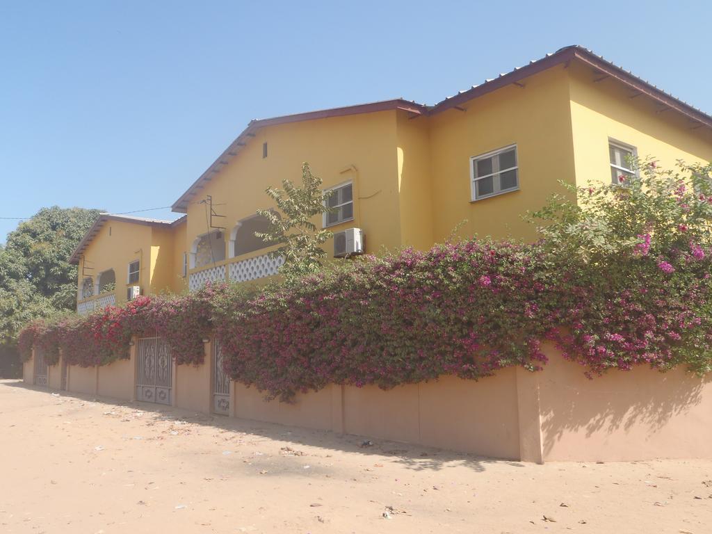 Sanchaba Yellow Apartments Kololi Dış mekan fotoğraf